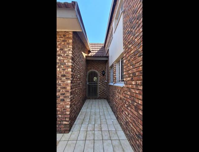 4 BEDROOM HOUSE FOR SALE IN MEYERHOF